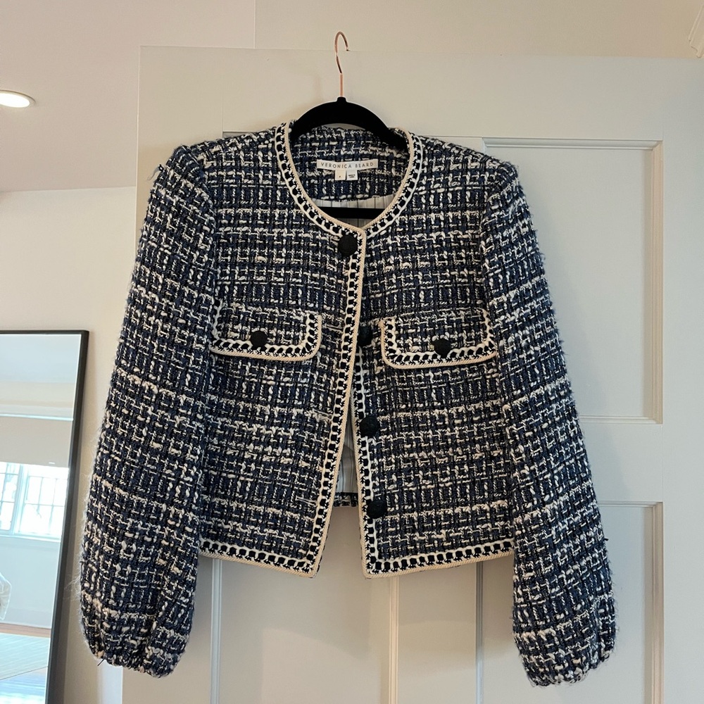 VERONICA BEARD - Size 4. LIKE NEW Blue and white tweed jacket.